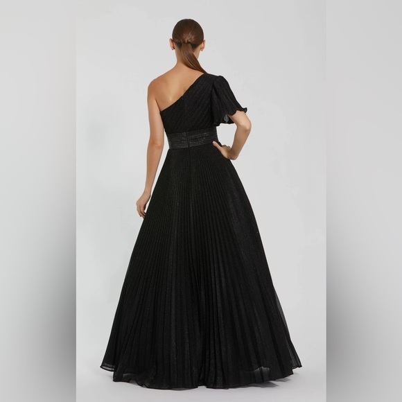 Mac Duggal 30777 One-Shoulder Pleated Elegant Black One-Shoulder Dress - Picture 2 of 3